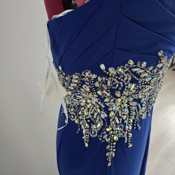 Evening gown size 4- New with tags - Picture 5 of 10